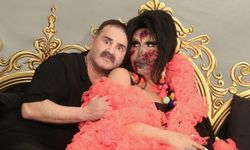 Bülent Ersoy film galasına 'Zombi' olarak geldi!