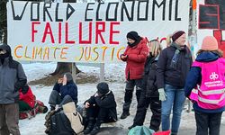 Dünya Ekonomik Forumu karşıtları protesto düzenledi