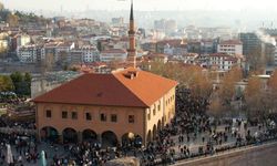 Hacı Bayram-ı Veli Camii, Miraç Kandili’nde ziyaretçilerle doldu taştı