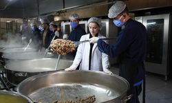 Lise öğrencileri günde 10 bin kişiye yemek hazırlıyor