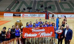 Voleybol maçında sürpriz evlenme teklifi