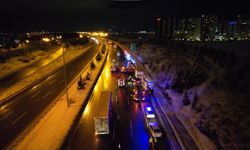 Ankara Çevre Yolu'nda feci kaza: Otomobil tıra çarptı!