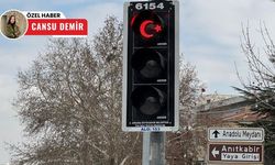 Ankara'daki trafik ışıkları ay yıldızlarla süslendi