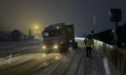 Bolu Dağı’nda tırlar yolda kaldı!