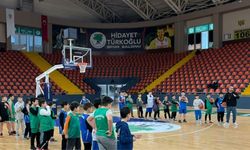 Çocuklar basketbolu Mamak'ta öğreniyor