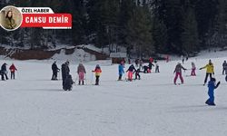 Kar yağışı herkesi keyiflendirdi: Kayak merkezleri hareketlendi