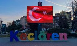 Keçiören'deki LED ekranlardan Türk Bayrağı yansıtıldı