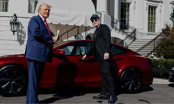 Trump, Elon Musk’a desteğini göstermek için yeni Tesla aldı