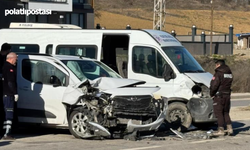 Kastamonu Taşköprü'de feci kaza! Minibüs ve hafif ticari araç çarpıştı: 4 yaralı!