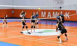 Mamaklı voleybolcular sahalarda ter döküyor