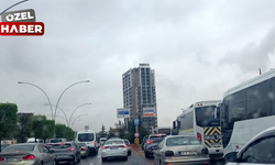 Ankara'da aniden bastıran yağış sürücülere zor anlar yaşattı
