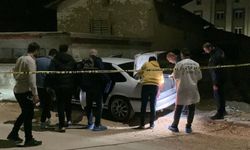 Bıçaklanan kişi hastaneye gitmeye çalışırken kaza yaptı