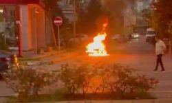 İstanbul'da korku dolu anlar: Yanan araç bomba gibi patladı