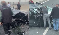 Tıra arkadan çarpan araç kağıt gibi ezildi