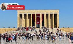 19 Mayıs'ta Ata'ya sonsuz minnet: Binlerce kişi Anıtkabir'e akın etti