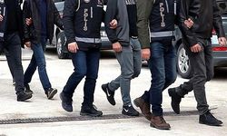 Kiraladığı araçta kalaşnikoflar bulunan polis memuru tutuklandı