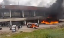 Ankara'da korkutan yangın! Pazar yeri alevlere teslim oldu