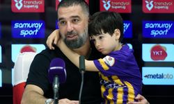 Arda Turan’dan Eyüpspor’a veda: Son basın toplantısına oğlu Hamza ile geldi