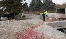 ASKİ sele karşı dere temizliği yapıyor