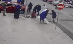 Boğazına şeker kaçan çocuğu esnaf kurtardı!