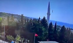 Depremde caminin aleminin düştüğü anlar kamerada