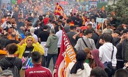 Galatasaraylılar Yenikapı'yı sarı-kırmızıya boyadı