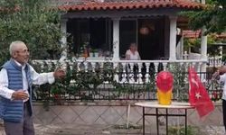 84 yaşında davul zurnayla Galatasaray’ın şampiyonluğunu kutladı