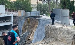 İnşaat çalışmaları sırasında yol çöktü