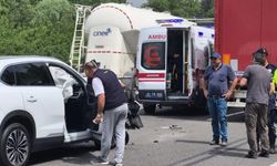 Otoyolda 3 araç birbirine girdi: Yaralılar var