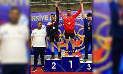 Kahramankazan Belediyespor halterde Türkiye şampiyonu çıkardı