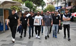 Kansere yenik düşen ünlü şarkıcı toprağa verildi