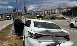 Feci kaza: Minibüs ile otomobil çarpıştı
