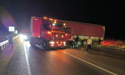 Tır sürücüsü yolda seyir halindeyken kalp krizi geçirdi