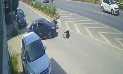 Motosiklet ile otomobil çarpıştı: Sürücü metrelerce sürüklendi
