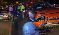 Otomobiller kafa kafaya çarpıştı: Yaralılar var