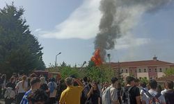 Kocaeli'de fen lisesinde yangın çıktı: Çok sayıda ekip sevk edildi