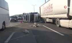 Pendik TEM Otoyolu’nda tır devrildi: İstanbul yönü kilitlendi