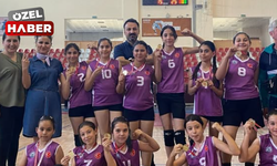 Polatlı Genç Osman Ortaokulu'ndan voleybolda çifte şampiyonluk!