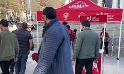 CHP'nin İmamoğlu için açtığı imza standına saldırı