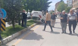 Takla atan aracın içinden yara almadan çıktı!