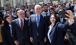81 il ve 10 ülkeden gelen gençler TBMM'de