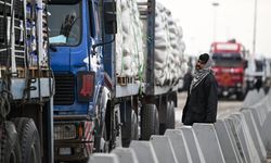 Yardım tırları Gazze'de