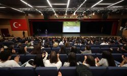 Yenimahalle Belediye Başkanı Fethi Yaşar, öğrencilerle buluştu