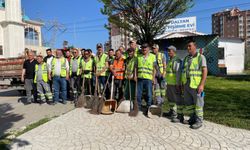 Yenimahalle'de hummalı bahar temizliği devam ediyor