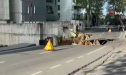 İstanbul'da yol çöktü: Çok sayıda ekip sevk edildi