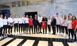 Cumhurbaşkanı Erdoğan ve A Milli Kadın Voleybol Takımı bir arada