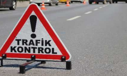 Akyurt’ta tırdan düşen tahtalar trafiği durdurdu