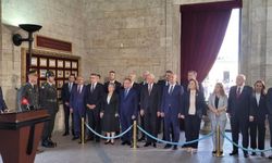 Numan Kurtulmuş ve Başkanlık Divanı üyeleri Anıtkabir'i ziyaret etti
