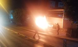 Boşanmak isteyen eşinin otomobilini ateşe verdi