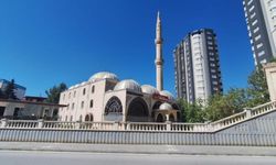 Bu kadarı da pes dedirtti! Depremde hasar gören caminin ses sistemi çalındı